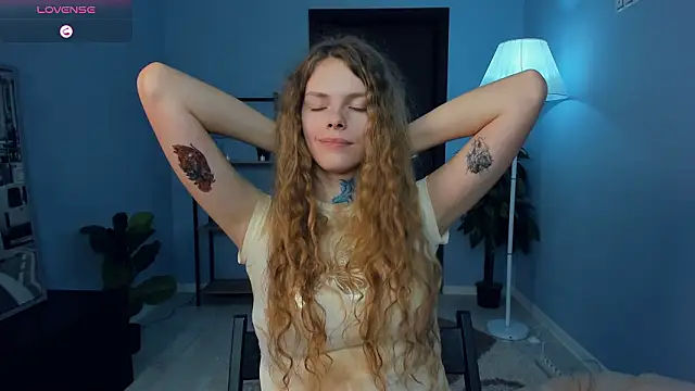 RayaNenlia's Live XXX Chat