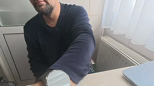 TARKAN1のライブXXXチャット