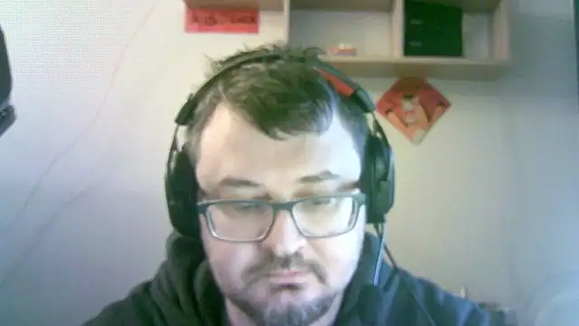 SirAbuser: διαδικτυακό σόου στην κάμερα