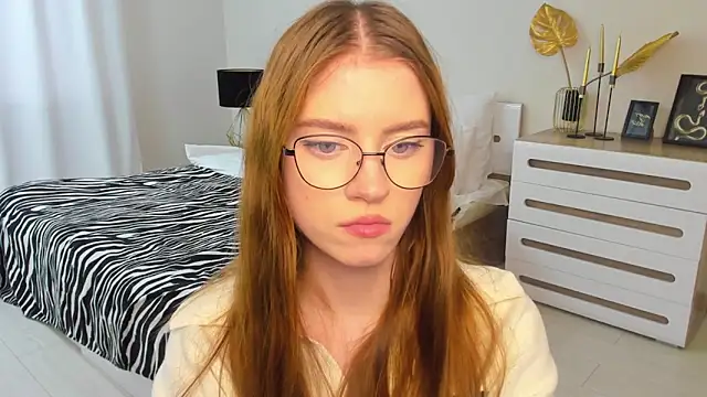 Erica_Kiss Adlı Modelin Canlı XXX Sohbeti