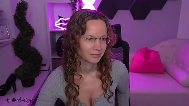 AnnikaRose: онлайн-секс-чат
