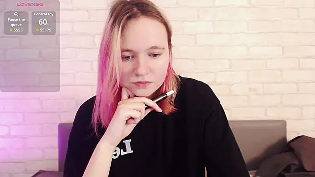 Chat +18 de Ericha_Stone ao vivo