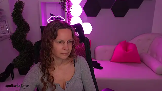 Chatroom XXX en direct de AnnikaRose