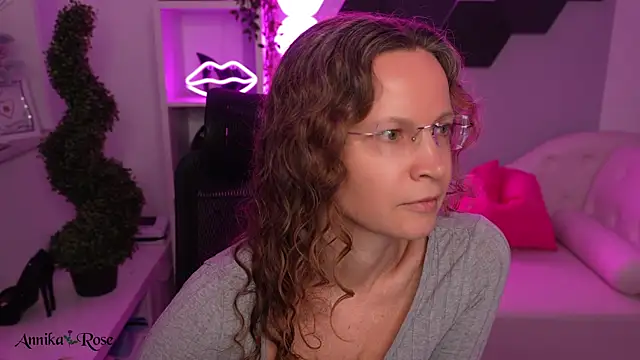 Chat +18 de AnnikaRose ao vivo