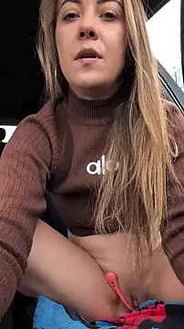 Risky_julia2330's Live XXX Chat