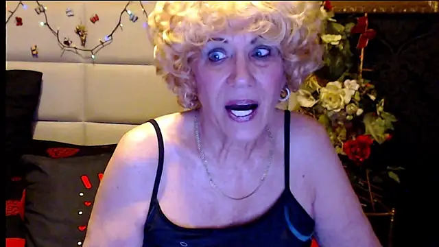 HappyWomanOn Chat XXX live