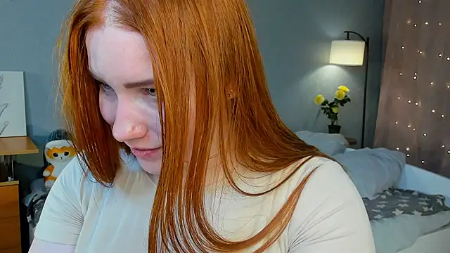 EthalCarlsqq: διαδικτυακό σόου στην κάμερα