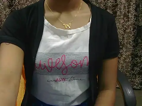 Adorable_Ayesha Live XXX Chat