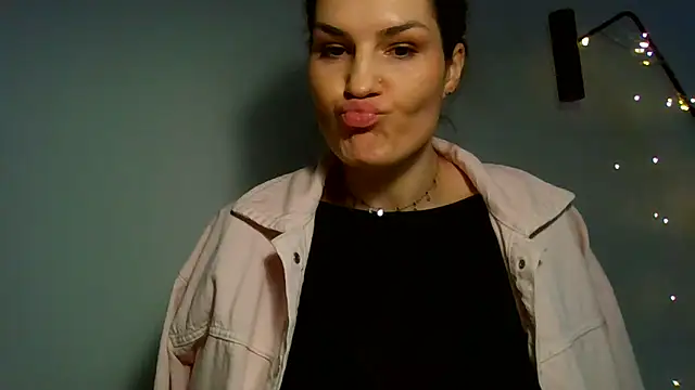 Ms-Lust1- Chat XXX in diretta