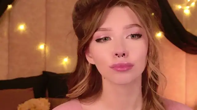 Sierra_Fane élő XXX-chatje