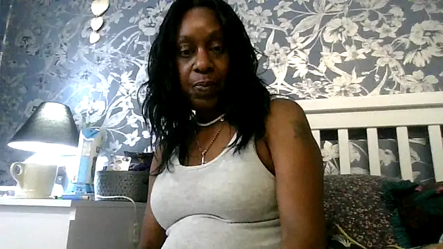 Ebony-SultryX: онлайн-секс-чат