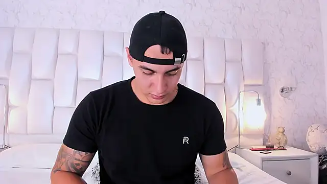 Chatroom XXX en direct de MassimoCo_