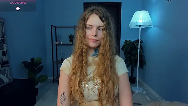 RayaNenlia's Live XXX Chat