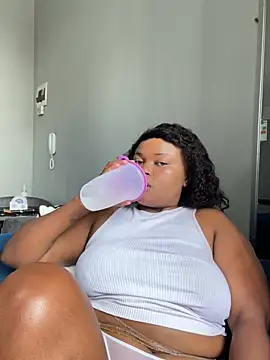 Chat XXX en directo de Curveysinaa