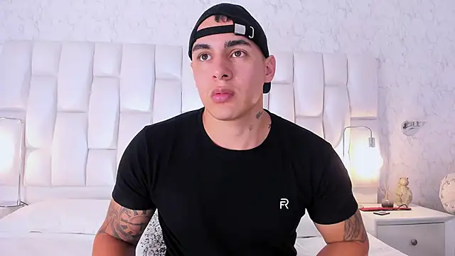 Chatroom XXX en direct de MassimoCo_