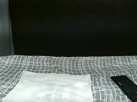 JuicyWetPussy19のウェブカメラショー