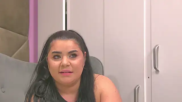 BustyMadison élő XXX-chatje