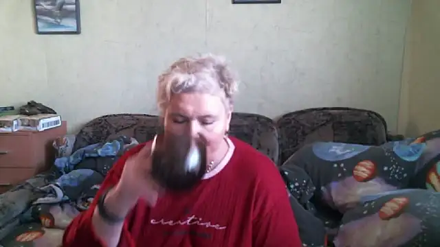 Lana555: διαδικτυακό σόου στην κάμερα