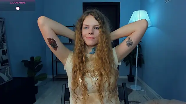 RayaNenlia's Live XXX Chat