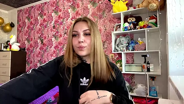 TraciBallena Adlı Modelin Canlı XXX Sohbeti