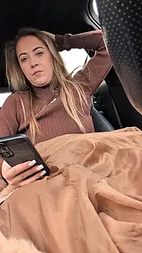 Risky_julia2330's Live XXX Chat