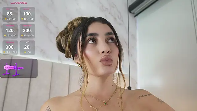 Chat +18 de Annyy_Rosse ao vivo