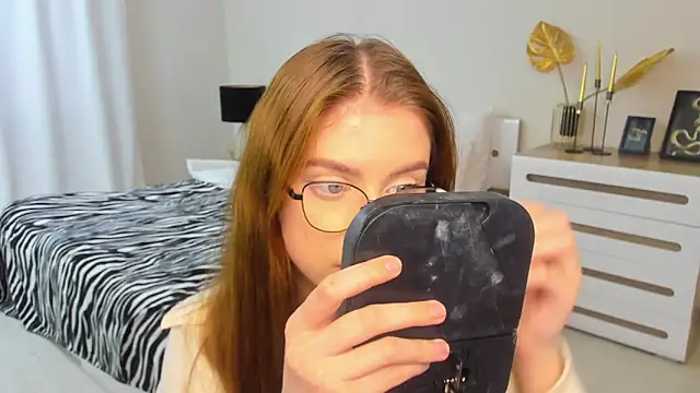 Erica_Kiss 现场XXX聊天