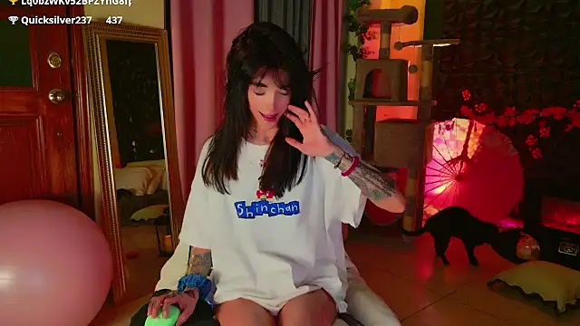 دردشة Ari-Nana الجنسية المباشرة