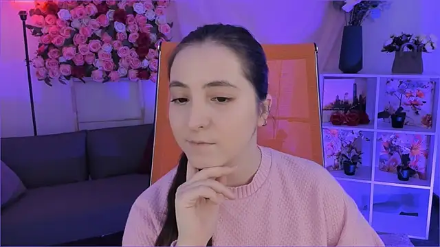 VirtuallVoyant live XXX chat