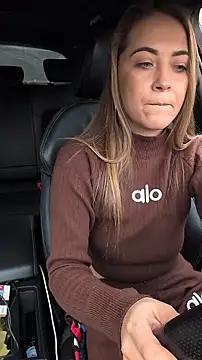 Risky_julia2330 Webcam show