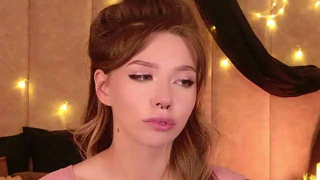 Sierra_Fane Adlı Modelin Canlı XXX Sohbeti