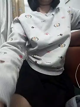 Haralushiaaa: διαδικτυακό σόου στην κάμερα