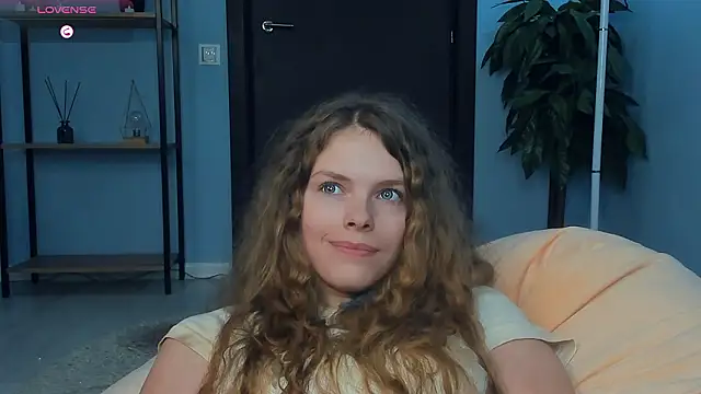 Chatroom XXX en direct de RayaNenlia