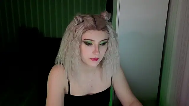 violet-siren-x élő XXX-chatje