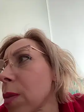 LuxuryNika's Live XXX Chat