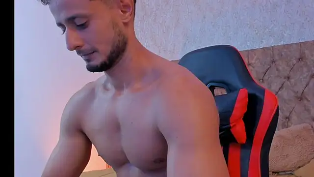 Adonys_Lewis_ Show in webcam