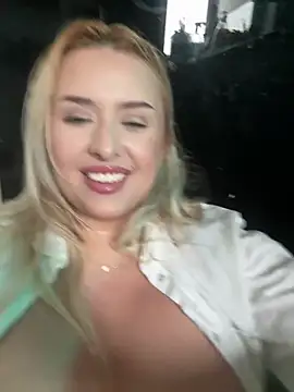 Pertunjukan Kamera Web Aneri