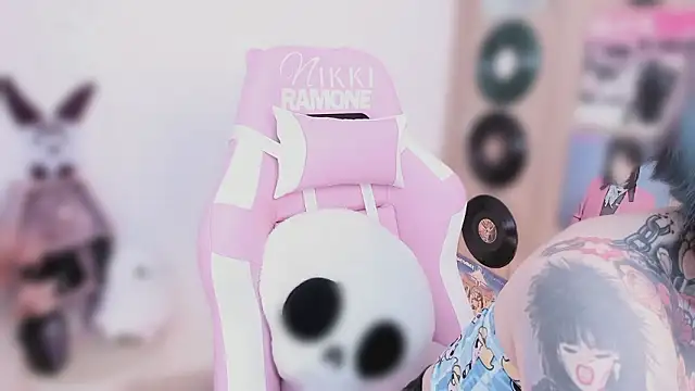 NikkiRamone 现场XXX聊天