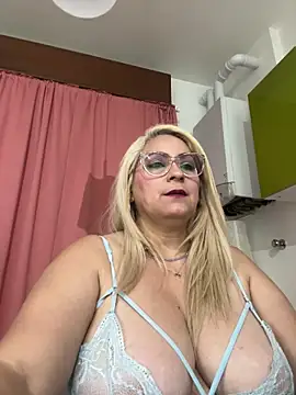 x_elena_x Adlı Modelin Canlı XXX Sohbeti