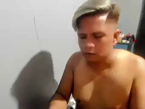 Clark_Asian Pertunjukan Webcam