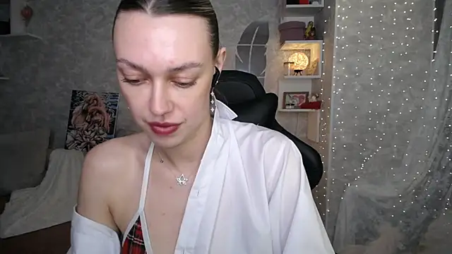 XXX chat uživo modela NickyAdamidi