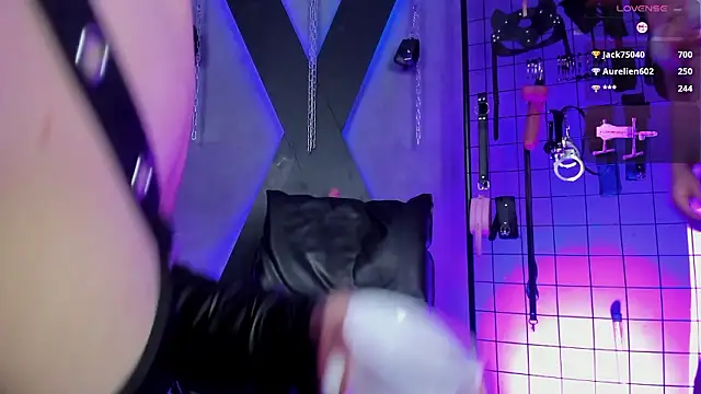 MissKara_Ariana_bdsm: онлайн-секс-чат