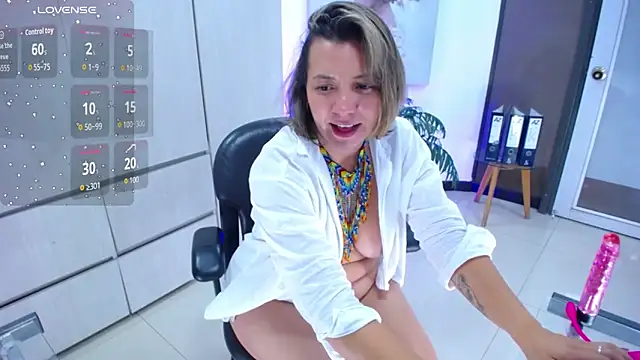 milfsecret69 élő XXX-chatje