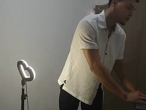 Czat XXX na żywo – luis_hall