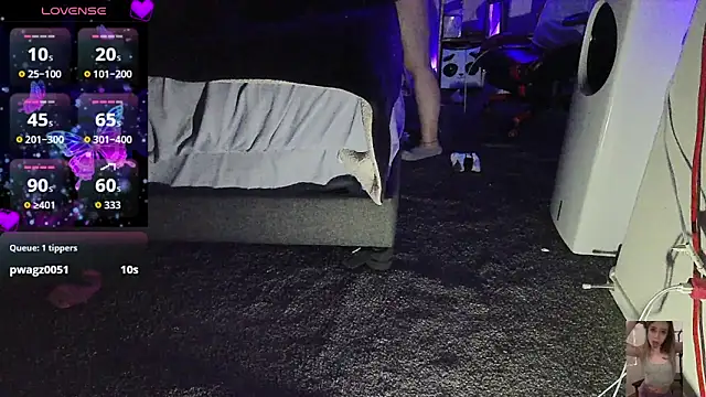 XXX chat uživo modela Blondiewithanass