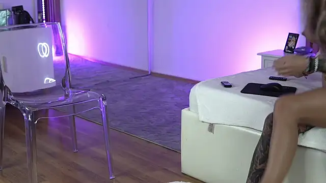 TiffanyMaze Chat XXX live