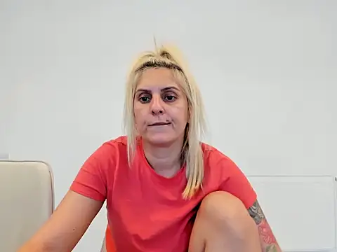 EvelynEvyyy webcam show