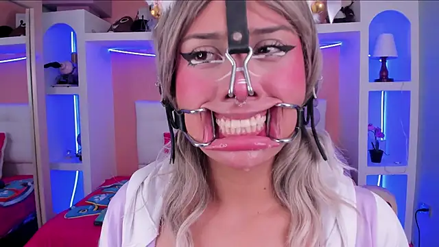 miss___megan: онлайн-секс-чат