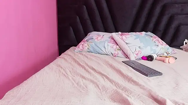 curvybrunneten Live XXX chat