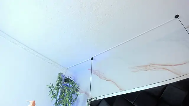 LunaCrop élő XXX-chatje